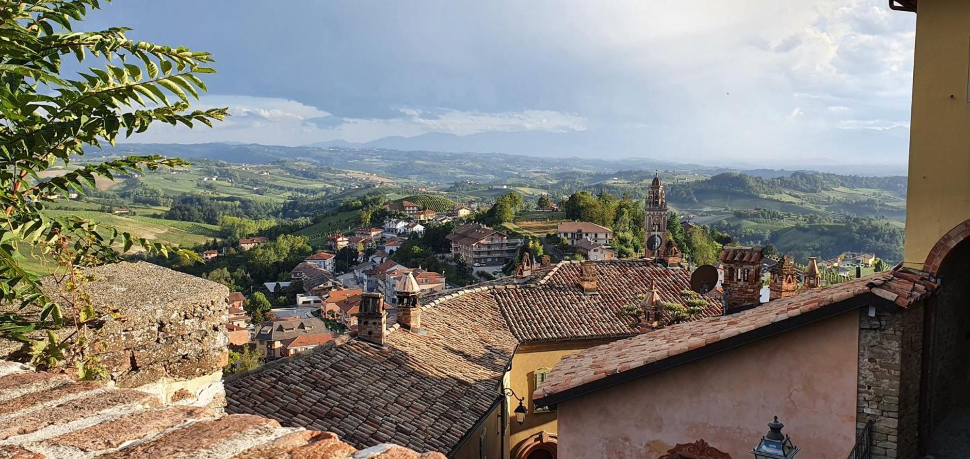 Hotel Charming Barolo Wine Loft Monforte dʼAlba Zewnętrze zdjęcie