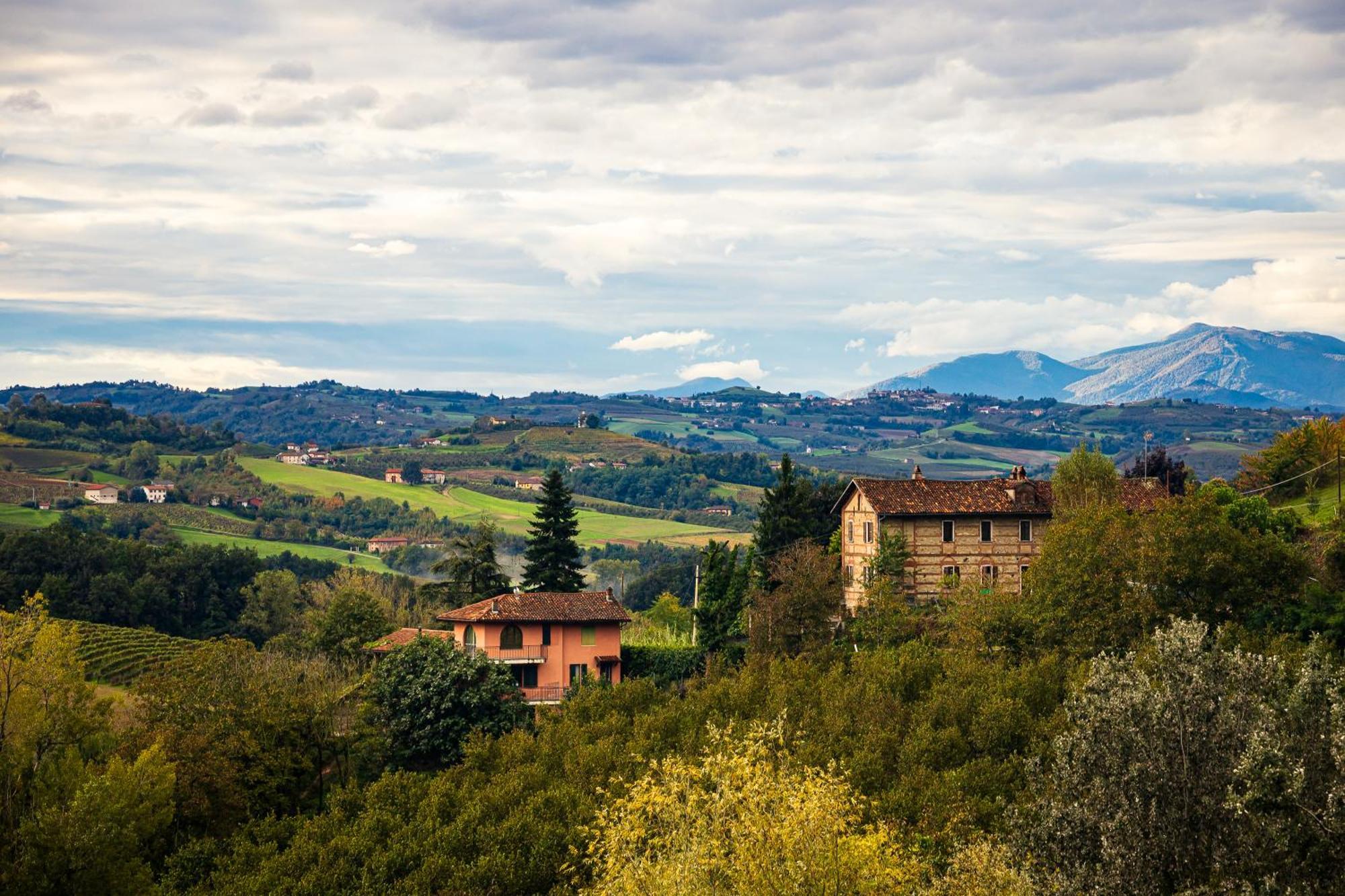 Hotel Charming Barolo Wine Loft Monforte dʼAlba Zewnętrze zdjęcie